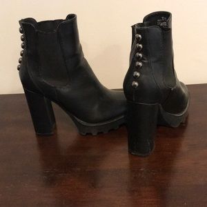 heeled boots